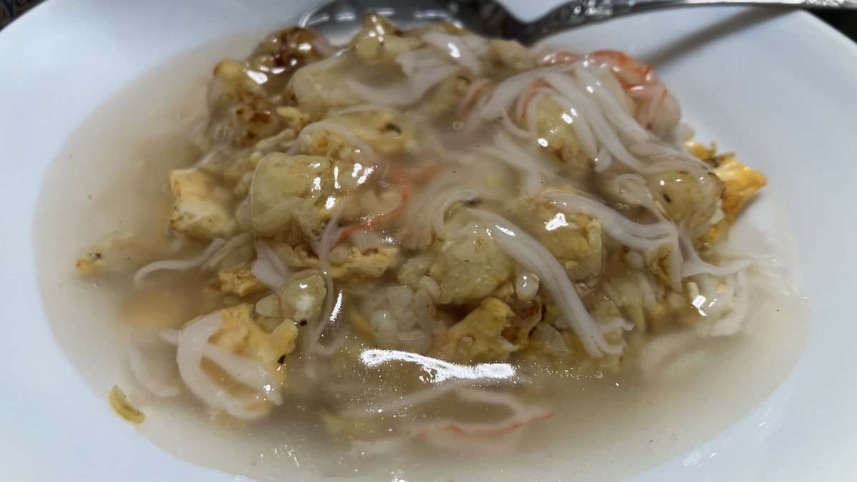 _Poi's tweet photo. 本日はカニカマあんかけチャーハン。
見た目はアレだが、味はなかなか。 https://t.co/lfsdbsg9oz