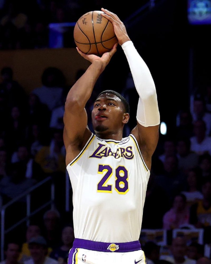 Lakers Lead tweet media