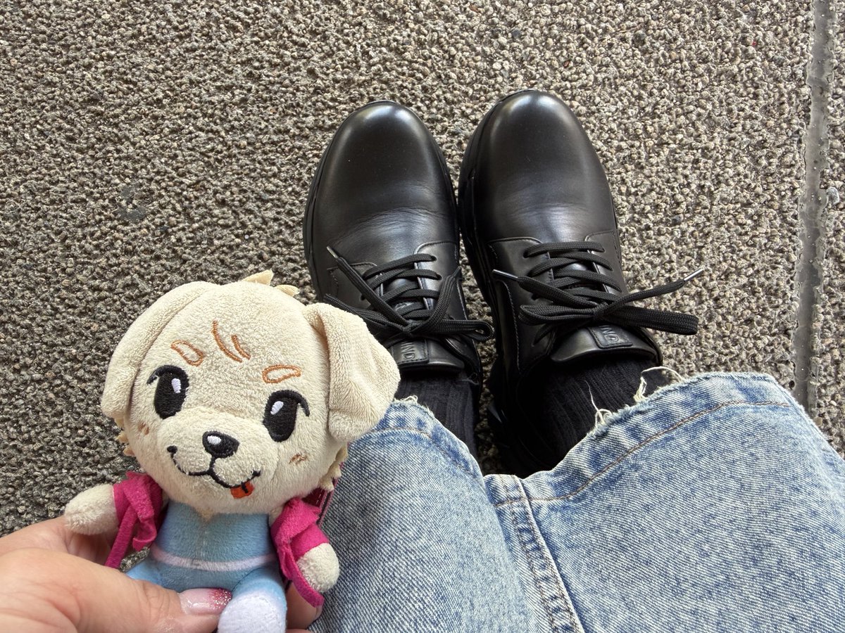 eri_shibu's tweet photo. KCON会場到着✨
新章スタートの日だから…
NERDMINDのスニーカー👟✨
今日初下ろし🥹✨
とっても歩きやすい🥹
お気に入りです🩷
#NERDMIND
#GAN
#岩田剛典 https://t.co/oUe7c3P26Q
