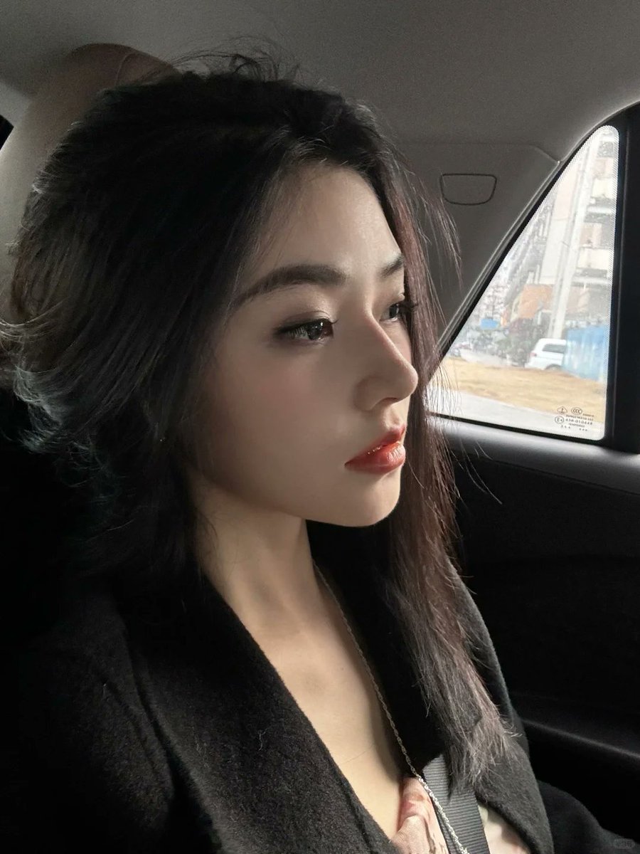 beautynatus's tweet photo. The landscape of the mind. Mystery in a single gaze.  #mindfulness #beautyinthesilent #eyes #mysterious #portrait #dreamy #lookaway #asianbeauty #thoughtprocess #innerworld https://t.co/M3gtvX2Yav