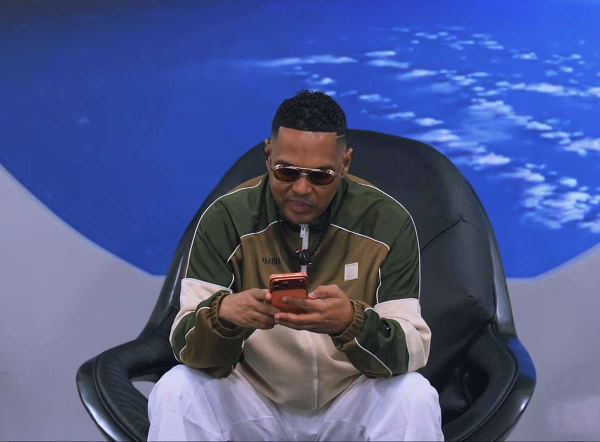 mildred_za2217's tweet photo. Un flow, mi tío está lindo, esa chaqueta le queda dura @matiasgarciard #PlanetaAlofoke #planetaalofoke https://t.co/Hi7GK0YLQG