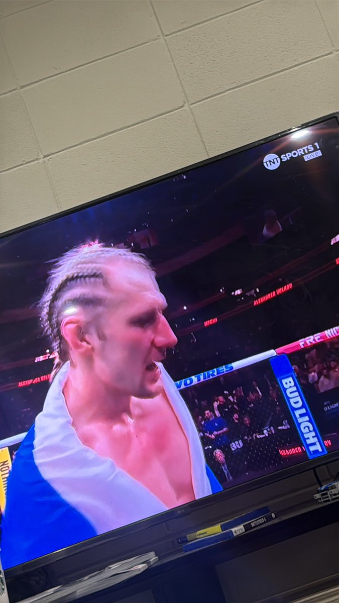 GutBenja's tweet photo. Wtf did he just say??? #UFC328 https://t.co/XhgVv44rkK