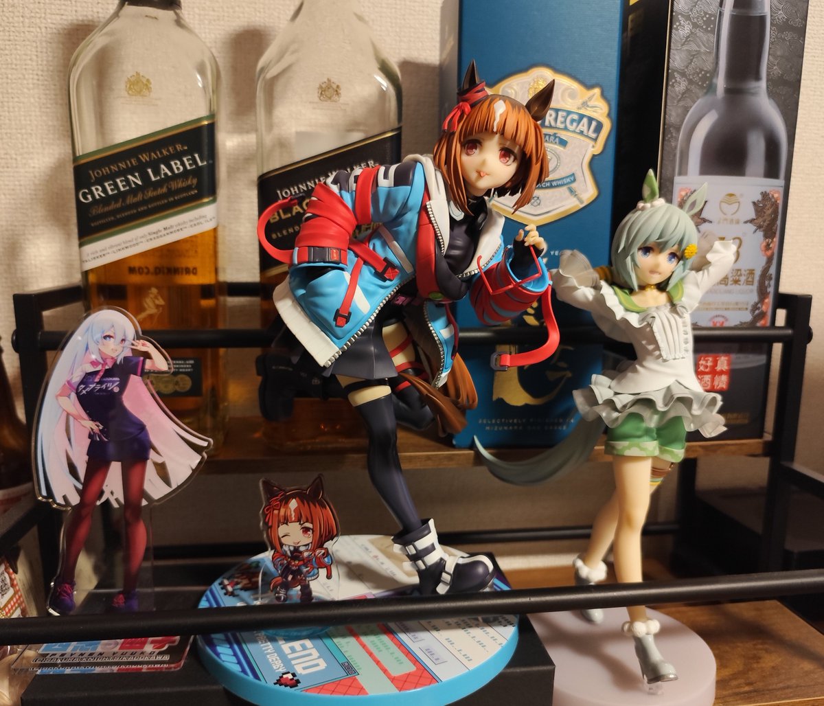 そいやめちゃくちゃ今更だけどトランのフィギュア開封した！！！ 部屋