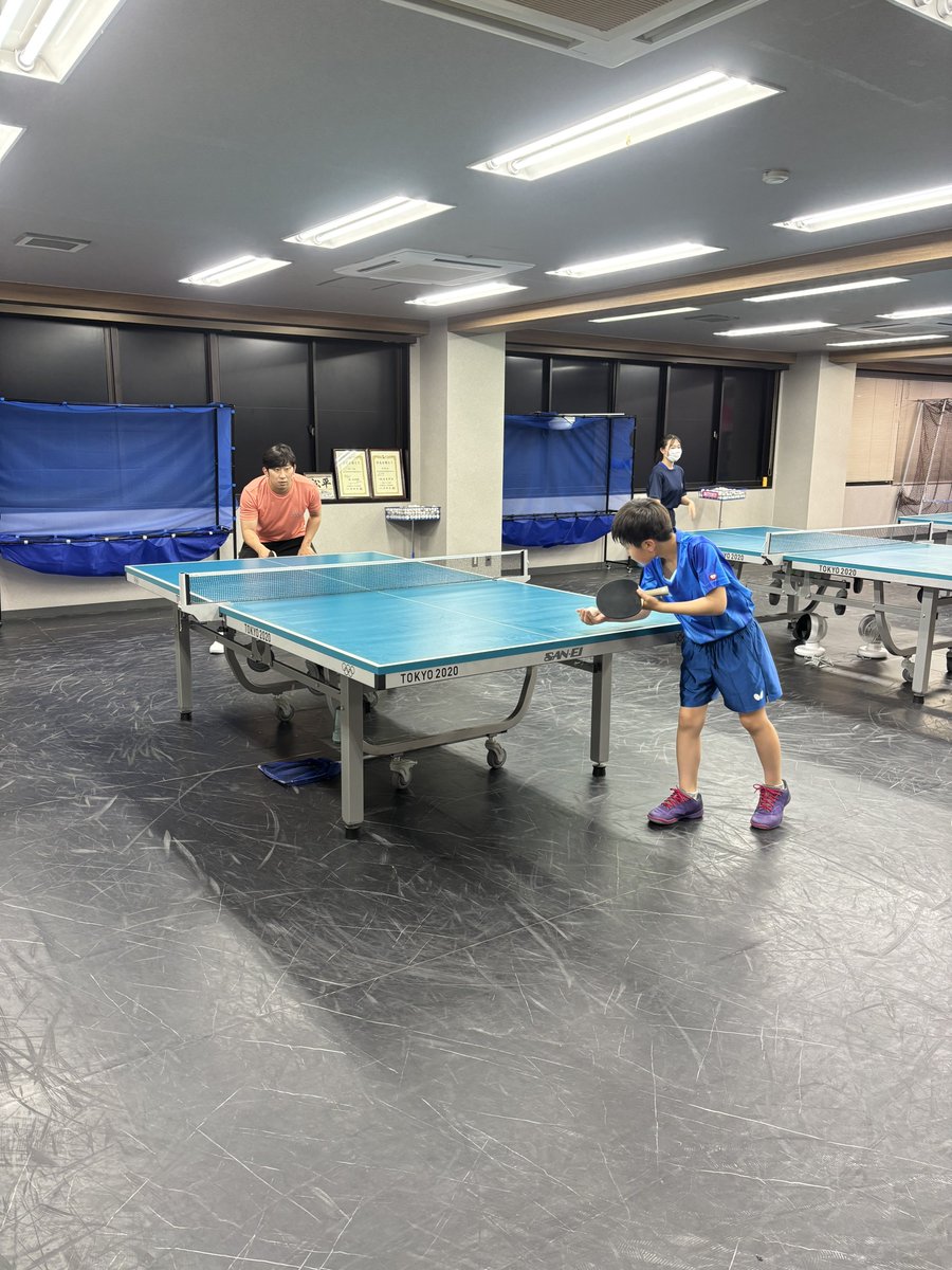 AmateraTT's tweet photo. 先日のレッスンは急遽社長の達コーチが参戦してくれました🔥

子供達に良い経験になったはず！
これを活かして頑張っていこー！🌟

#アマテラス卓球場 #レッスン
#卓球 #達コーチ https://t.co/vNym6ATzzh