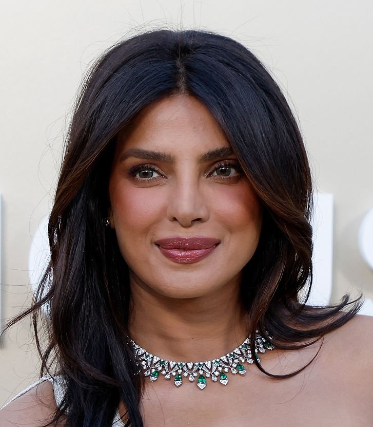 np_legacy's tweet photo. I'm mesmerized @priyankachopra looks simply perfect tonight at the #Gold100 https://t.co/fOpceQFoE8