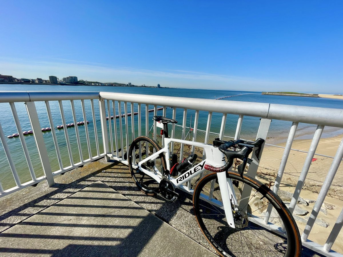 tomatti0806's tweet photo. こんにちは♪今日はいい天気です☀️
ハルヒルメンバーはそれぞれの目標を達成できましたか🚵‍♀️
自分はいつもの海へ
#ridley #noah3.0 #カミハギサイクル緑店 #ゆるポタ #cycling #自転車 #ロードバイク
@ridley_jp 
@kamihagi_cycle https://t.co/7PDCHTpVBo