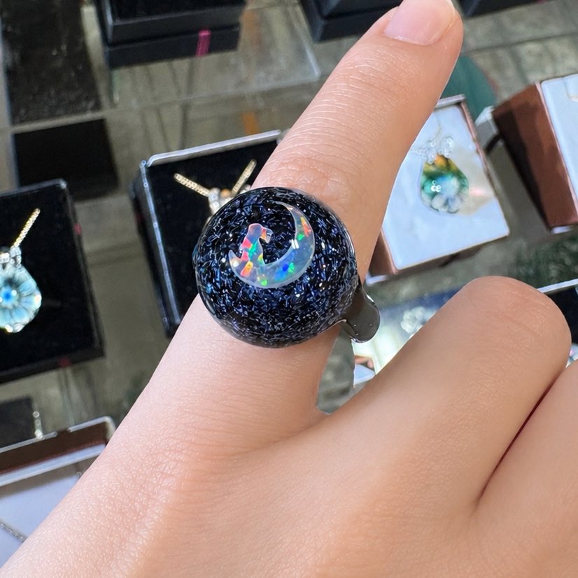 glabbit 硬質ガラスのうさぎモチーフアクセサリー tweet media