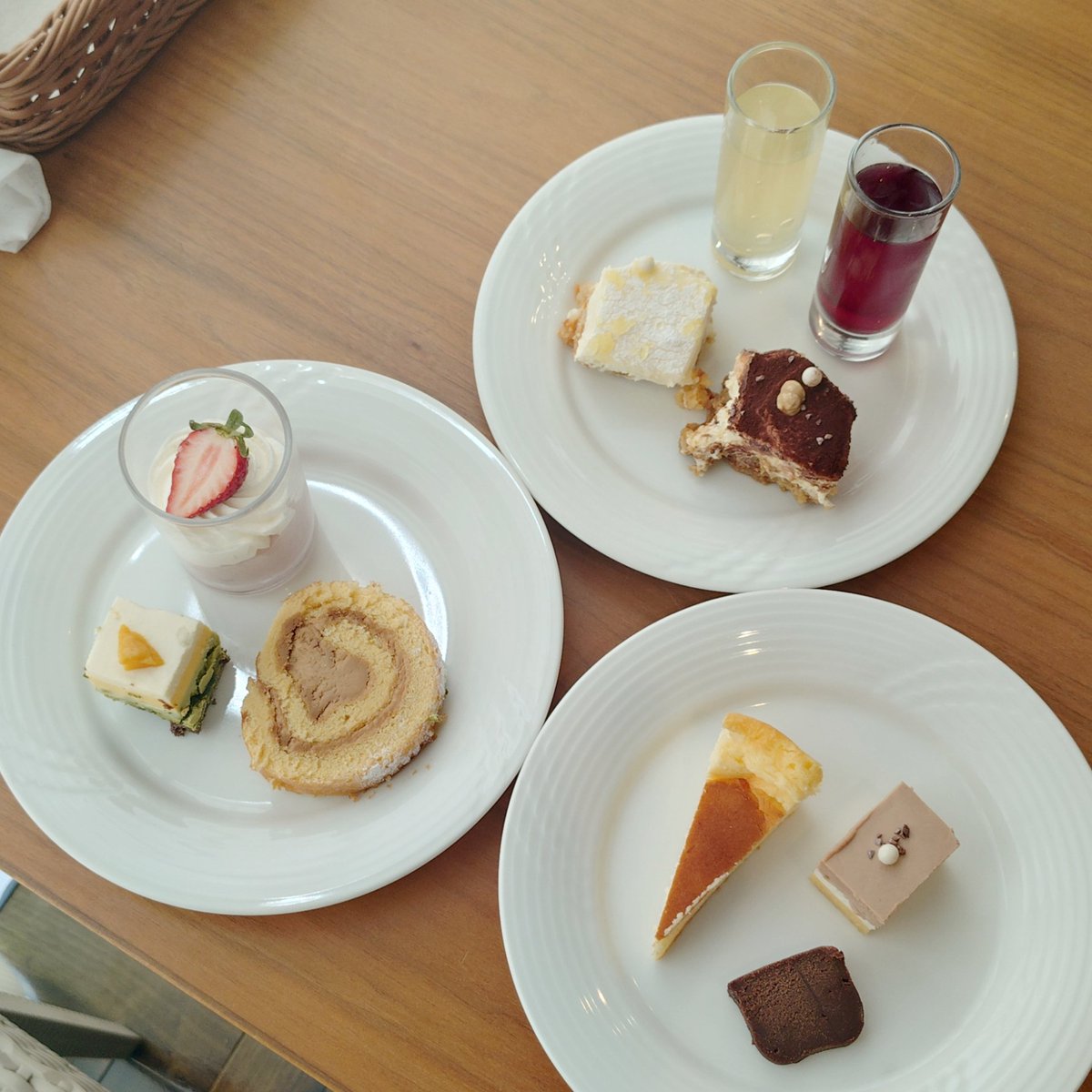 bawwi1's tweet photo. 初訪問から1年…
今月はちょっと物足りな感🤔
メロリーナは飲めます
クリームソーダって何時もドリンクコーナーにあるメロンソーダにアイスを😅 https://t.co/CTsEuYcTM6
