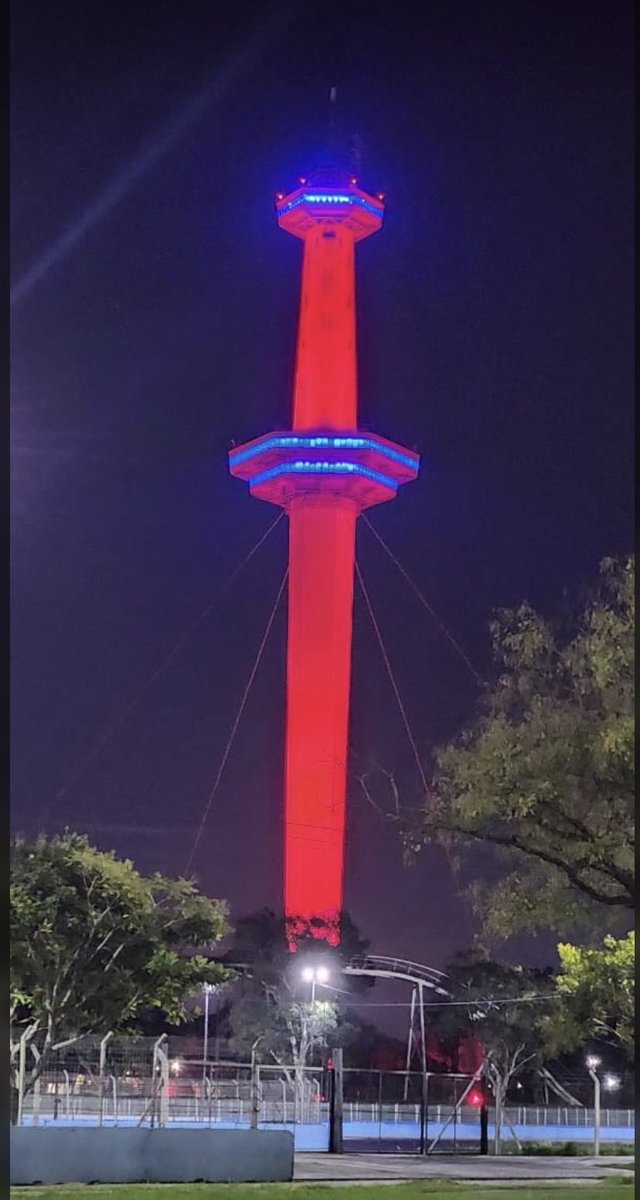 TomiiCoronel_'s tweet photo. @DebateSL asi esta la torre del parque de la ciudad..👊🏼🔵🔴 https://t.co/RUBCIE9kqG