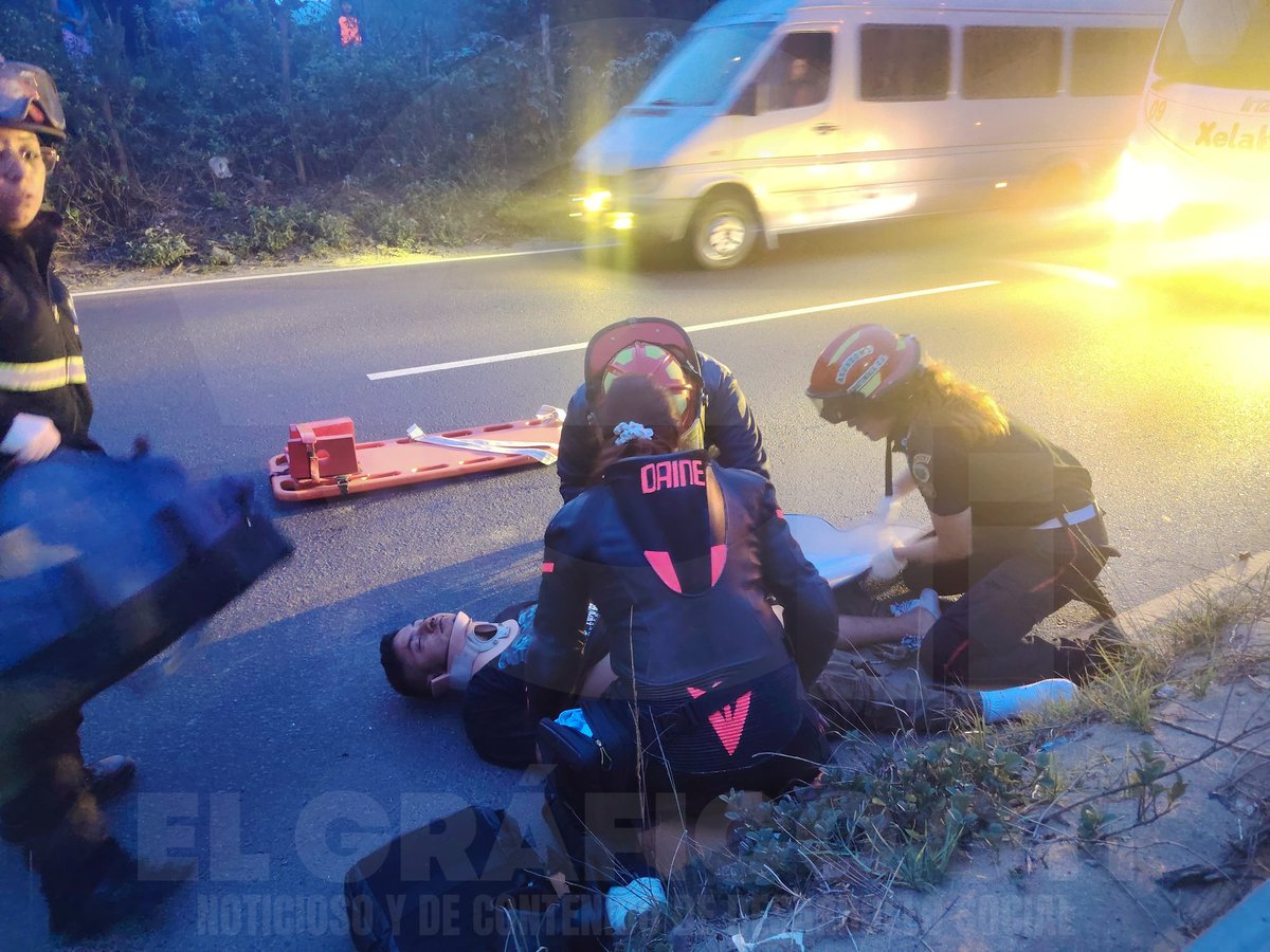 ElGraficoGT's tweet photo. ATENCIÓN:
Motorista es atropellado en el kilómetro 33 ruta interamericana, por el paso a desnivel con dirección a San Bartolomé Milpas Altas, Sacatepéquez. #CBMD lo trasladan en estado delicado hacia el Hospital Regional de Chimaltenango.
#ElGráficoGT https://t.co/BkJJpLQBfv