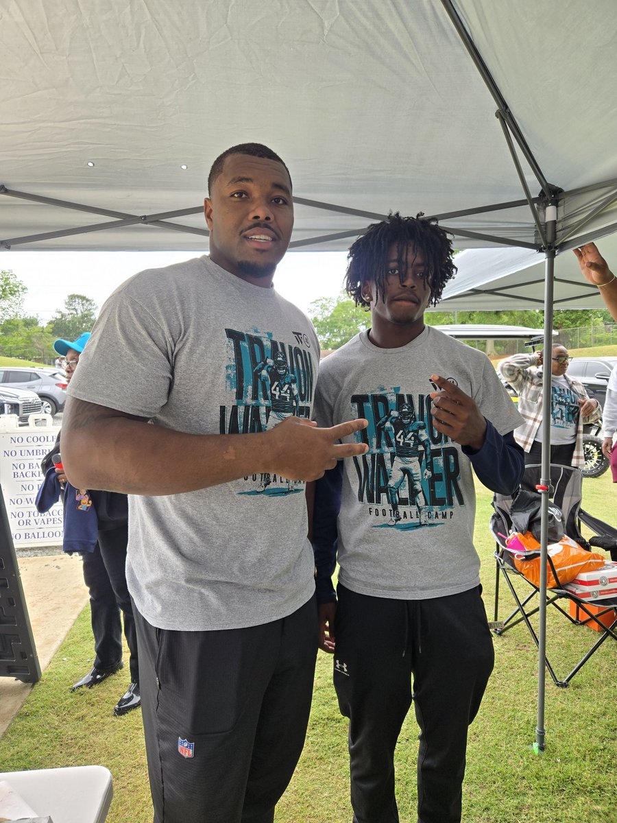 AJSneed_7's tweet photo. Great time today volunteering with my big cousin, Tra! It was great working with the youth.  Duuuval
#AJ11Effect #Mismatch11 #ATH #ClassOf2028 
@CoachBryanLamar @TheReal_Chad4 @zaymartin2410 @CoachKGRoberts @247recruiting @RecruitGeorgia @NEGARecruits @TheUCReport @ChadSimmons_ @JeremyO_Johnson @RustyMansell_
@RivalsHS @scoreatlanta
@Only1CamSpence @CoachCrenshaw @Coach_Chance @Da_DREAM47 @CoachStro84 @__AustinButler @bowlesiv @mmaxrogers @TuckerMyersUVA @jakesugarman1 @CoachCwarren @CoachScheier @Coach_DVD @44Ytw @Backendcoach12 @CoachToddCooley @CoachdjCheetah @Coach_Jackson @_CoachKThompson @CoachCBell26 @Coach_Leb @Coach_Chance @coachjjanderson @aj_harrisonjr