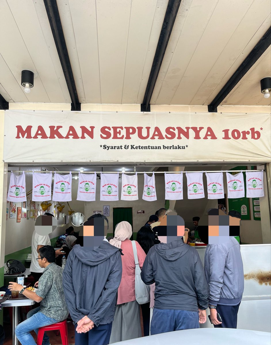 omenforvalorant's tweet photo. in this economy masih ada warung makan yg cuma bayar 7 rb udah bisa refill sayur lodeh sepuasnya https://t.co/asCIHqAGsM