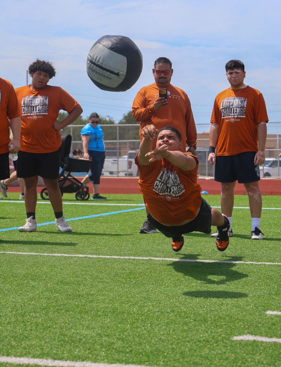 JaydenClark50's tweet photo. Blessed to be able to compete in this lineman challenge, and the opportunity to compete with my teammates. Thank you to our coaches for pushing us this offseason ! 🏅BENCH 185 x 20 

@CoachCJRivera 
@bisd_athletics 
#TrojanTough
#TXHSFB
#BeevilleTrojans https://t.co/CwxE89euKr
