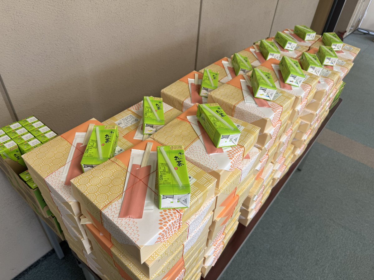 JCLS_info's tweet photo. 間もなくランチョンセミナーが開始となります🍱

美味しいお弁当に舌鼓を打ちつつ
午後からもうひと踏ん張り頑張りましょう💪 https://t.co/BWq3qzJLYp