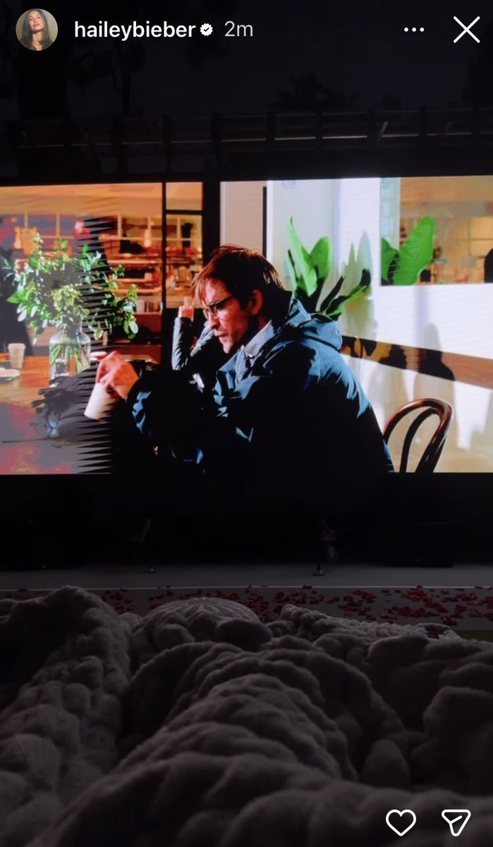 damnrightbieber's tweet photo. I see Justin set up a movie night to celebrate mothers day LOOK AT THE PETALS ON THE FLOOR OMG 🥹 A MAN LIKE HIM PLS https://t.co/DDwQXIAh66
