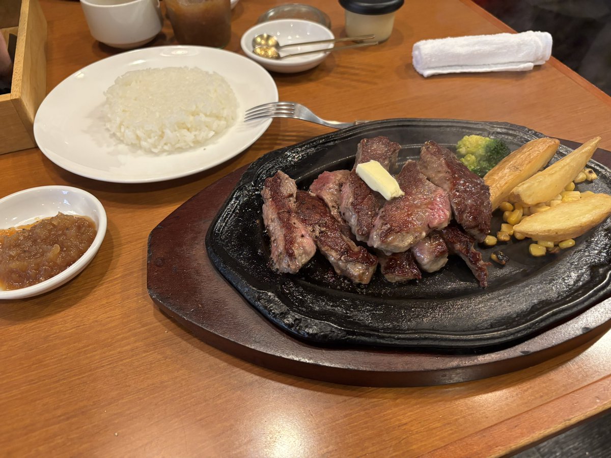 slveeshxx's tweet photo. モーヴィくん食べた🐮
#岡山サポ神戸遠征 https://t.co/2vRUftcC0y