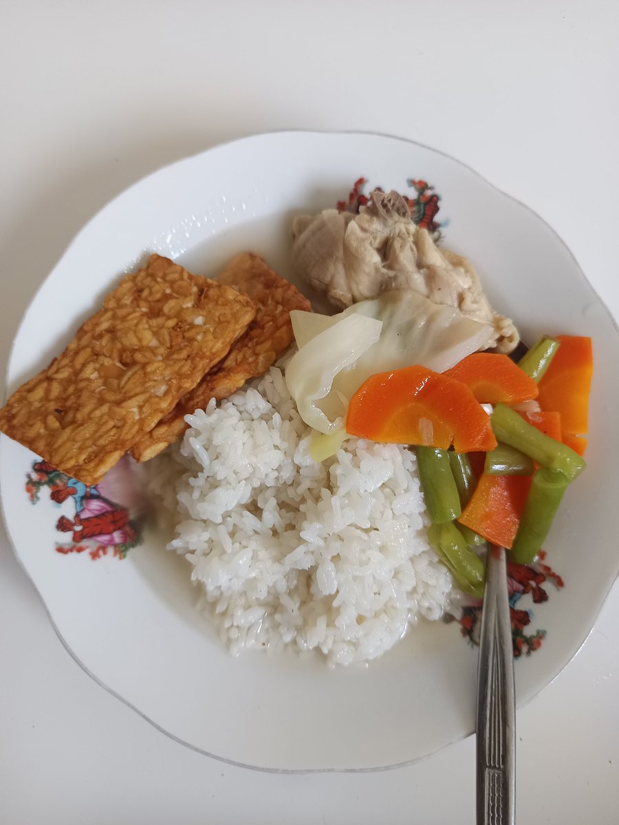 ironmankepising's tweet photo. Jek jam sepuluh wes makan duwa kali #srit https://t.co/mVVbCwx0yr