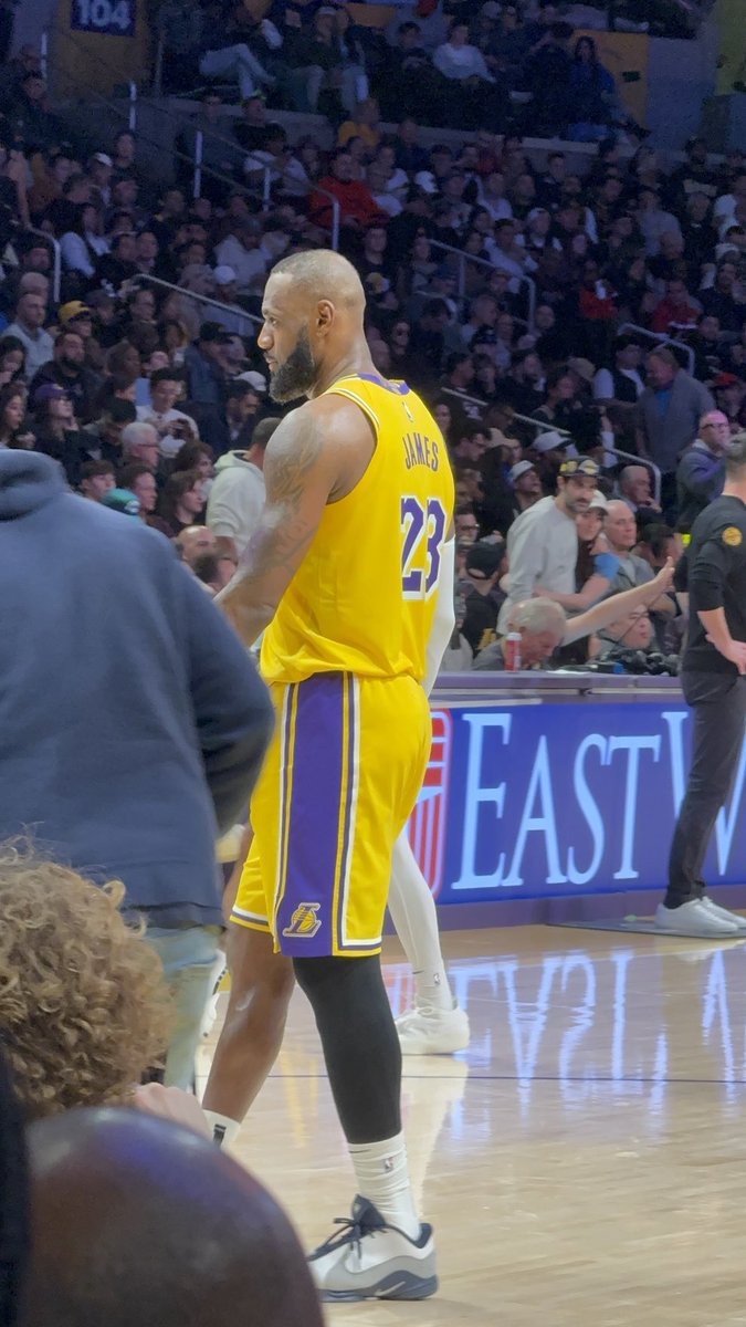 don1804x's tweet photo. @lebron I love you but you gonna have to play with Bryce on your driveway next year if you don’t go insane on Monday #espn #abc #lakersnation https://t.co/KVNKr6QxxJ