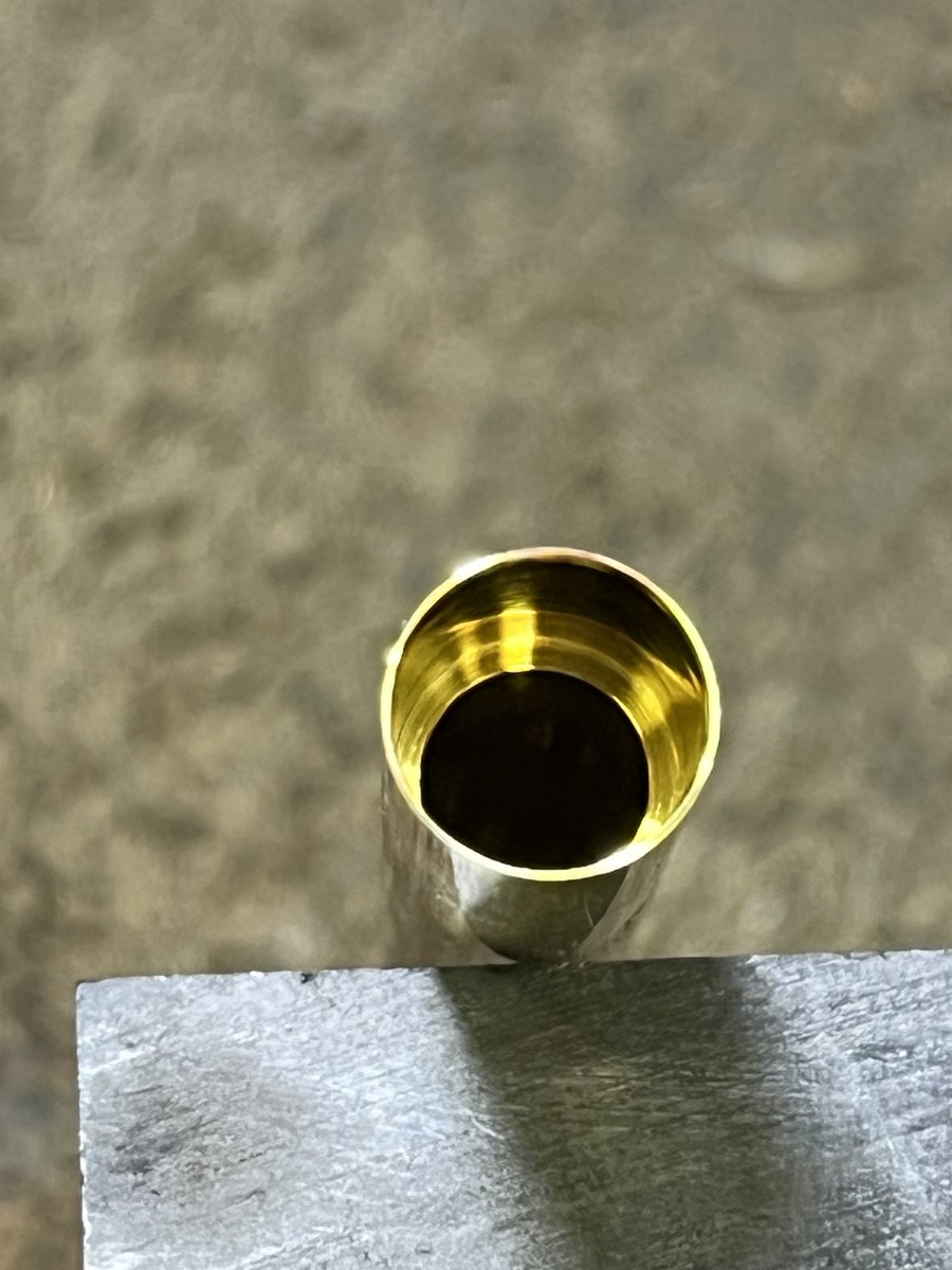 ステップテーパー加工上がり〜テーパー部からステップ部にかけて気体の整流効果を高め精度と弾伸びを向上させます。