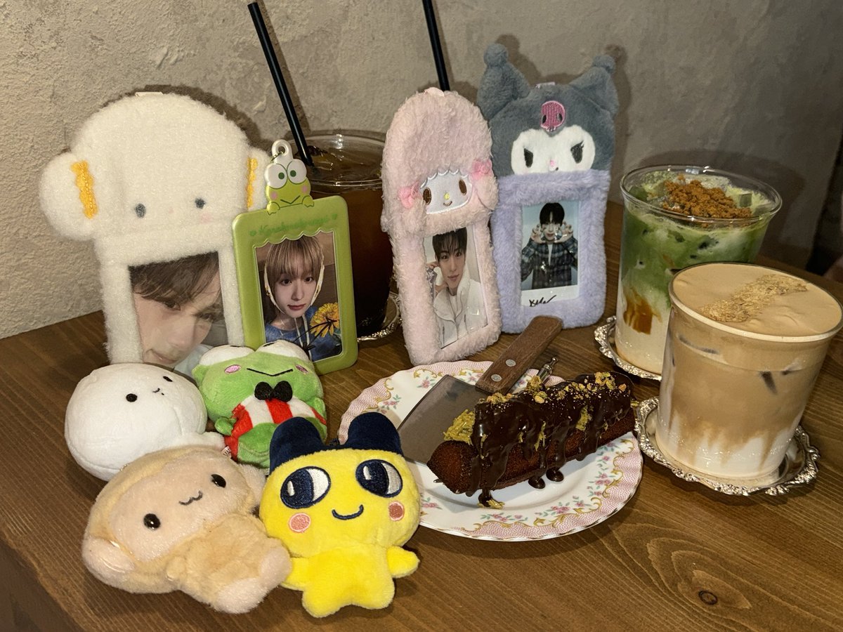 zlfpdl1I8's tweet photo. 대전 여행 당일치기 𑁥౿ ⊹ ‧₊˚ ⊹

낭만가득해서 울어버려따 
맛있는거잔뜩먹음♡ 또함께해요 ˃  ˂̣̣̥ 

📍데아로즈
📍갈마살롱
📍하얀책상 https://t.co/1PsB5hlxIZ