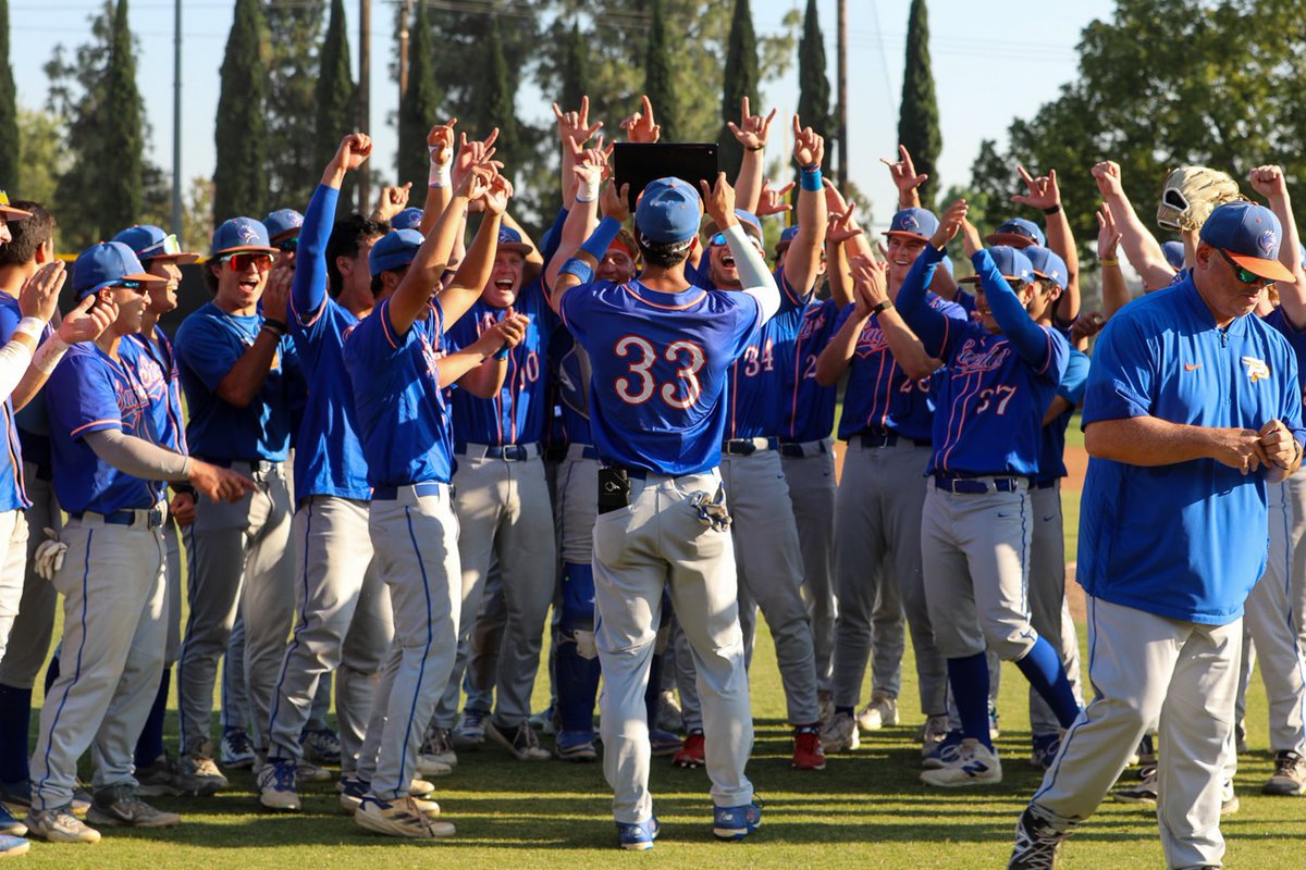 Sagehens's tweet photo. Our street, our conference. 🏆

#GoSagehens #SagehenBSB https://t.co/FP7zE5sleB