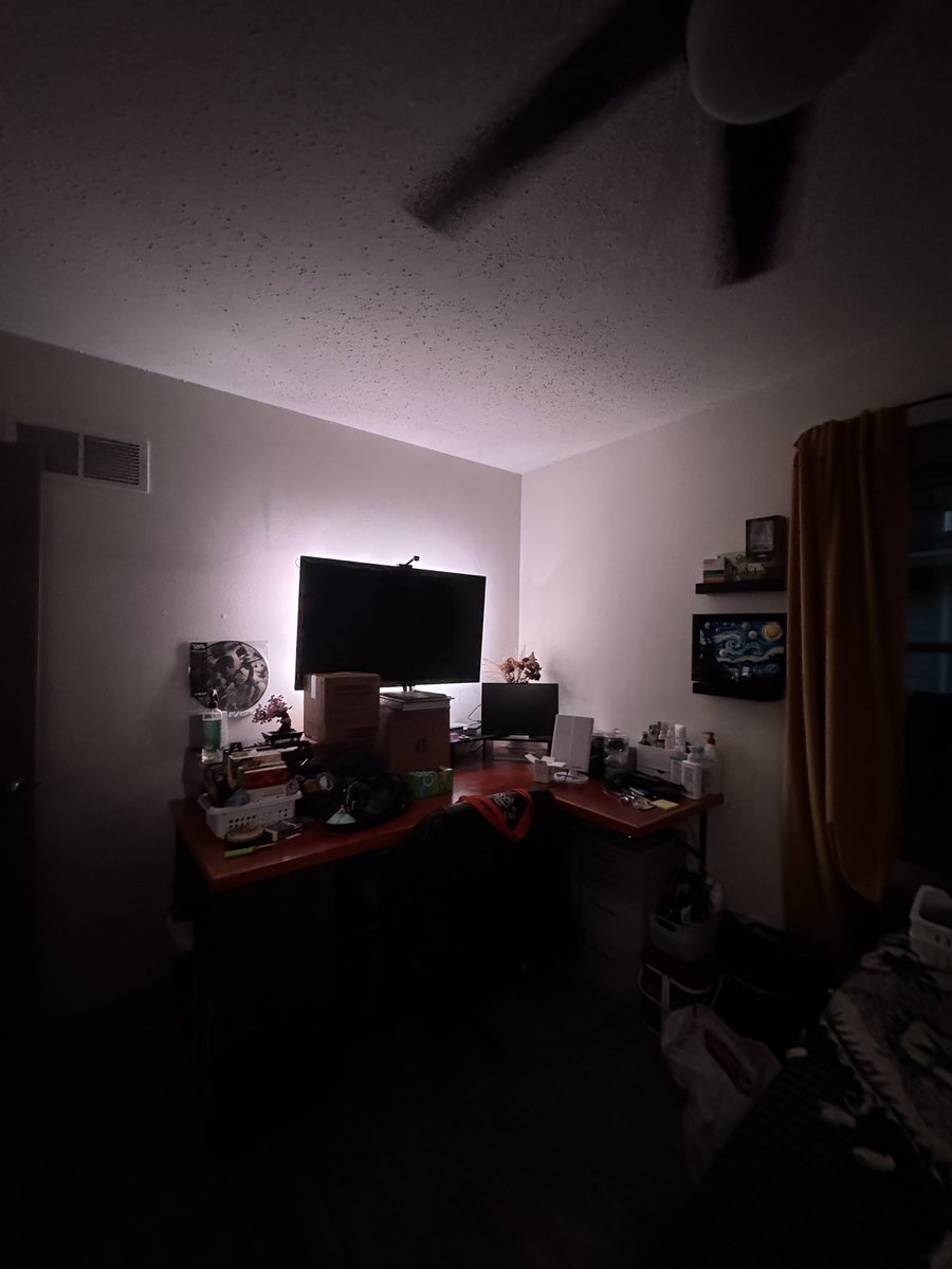 beellie_'s tweet photo. ohmygod it feels so EMPTY https://t.co/87k2SazIyZ