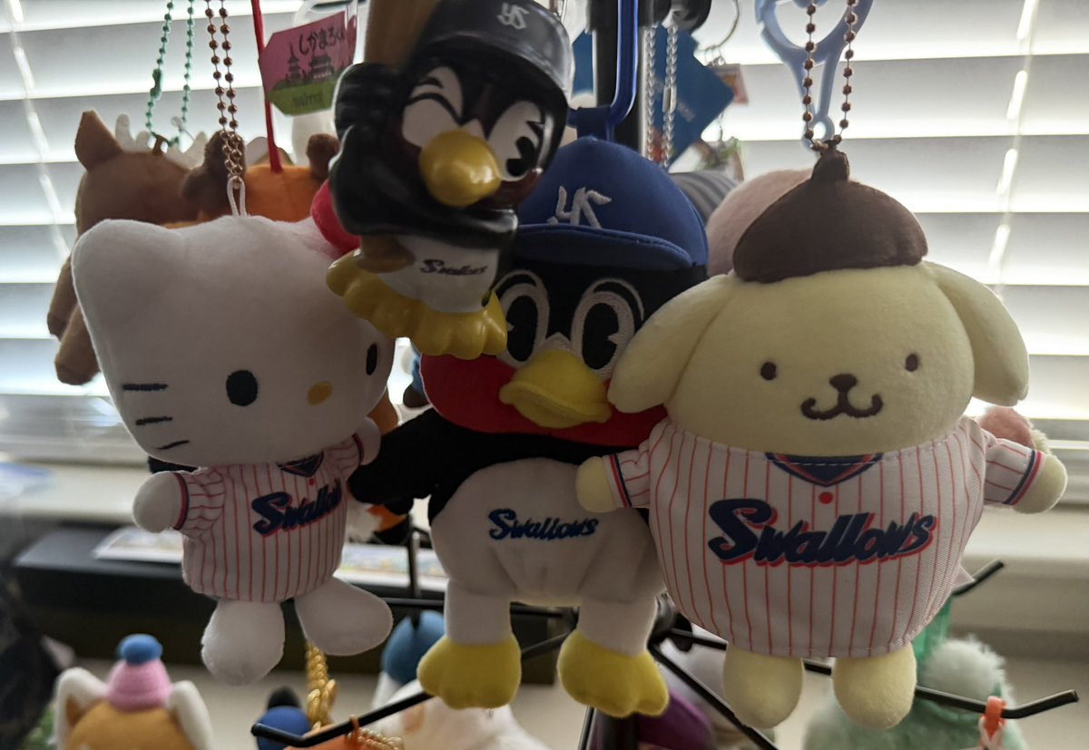 ScottieMaeR's tweet photo. When I was in Japan, I bought the very last Hello Kitty Tokyo Yakult Swallows plush keychain, but they were sold out of my favorite Pompompurin. I found a personal shopper who got him for me! I’m happy to have him, he is so cute. And he looks great with my other Swallows stuff!☂️ https://t.co/7ixme2g97V
