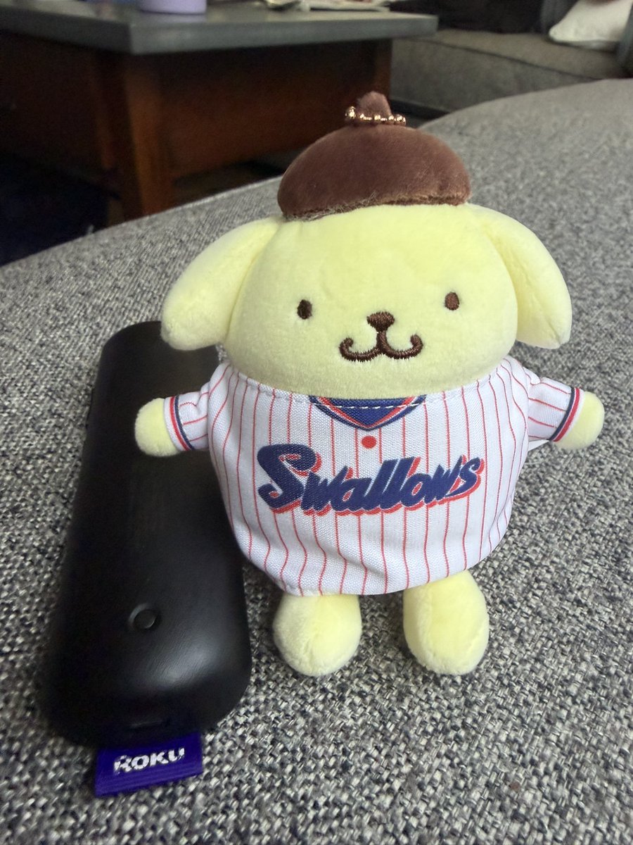 ScottieMaeR's tweet photo. When I was in Japan, I bought the very last Hello Kitty Tokyo Yakult Swallows plush keychain, but they were sold out of my favorite Pompompurin. I found a personal shopper who got him for me! I’m happy to have him, he is so cute. And he looks great with my other Swallows stuff!☂️ https://t.co/7ixme2g97V