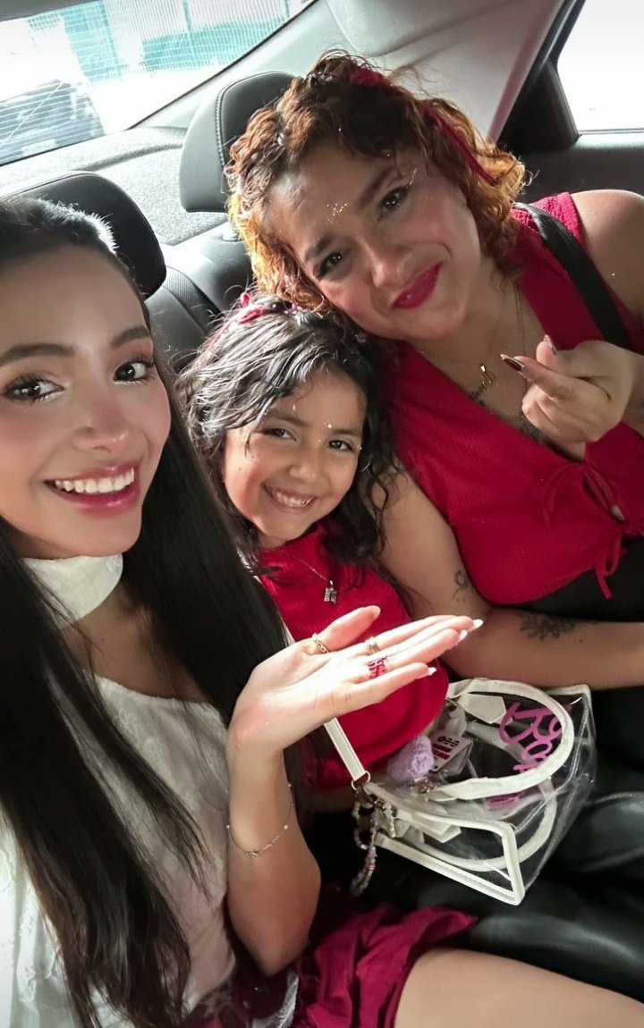 Elas conseguiram o ingresso e foram no show de hoje a noite!!! 😭😭🤍