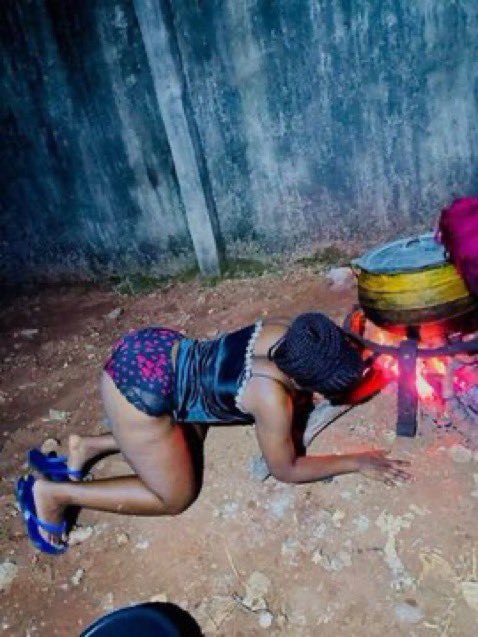 Sirzeko1's tweet photo. Can you date a village girl? 🤔 https://t.co/WR4B32hQ93
