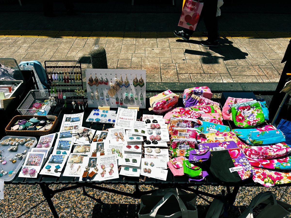 HaluPjl's tweet photo. 今日はクラフトマーケットみたいなとこに出店してるんやけど日差しがやばいー https://t.co/ZarHj7hM3K