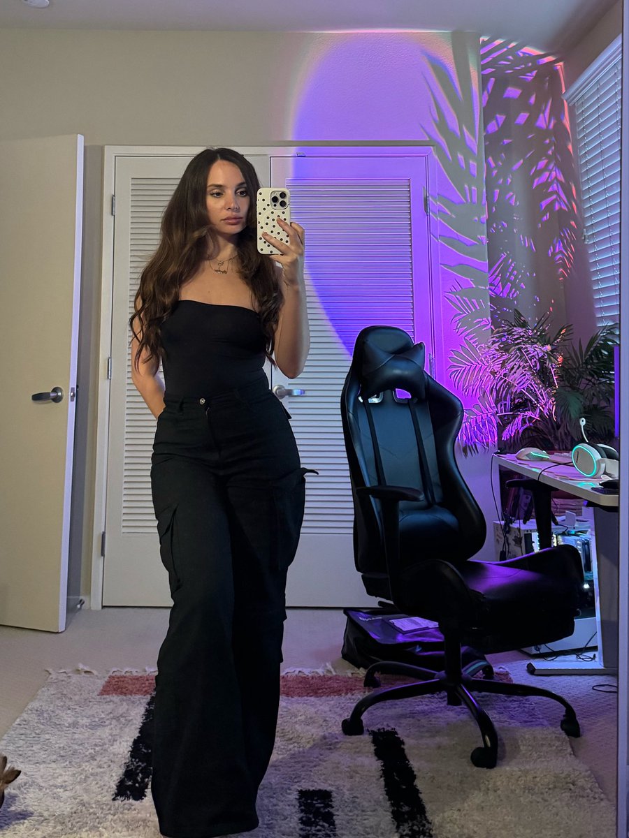 smallfishyy's tweet photo. 7’2 incase you were wondering https://t.co/mn6oM8LR2P
