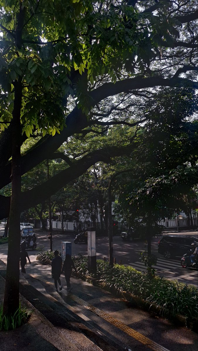 april bukan mei 🦖 tweet media