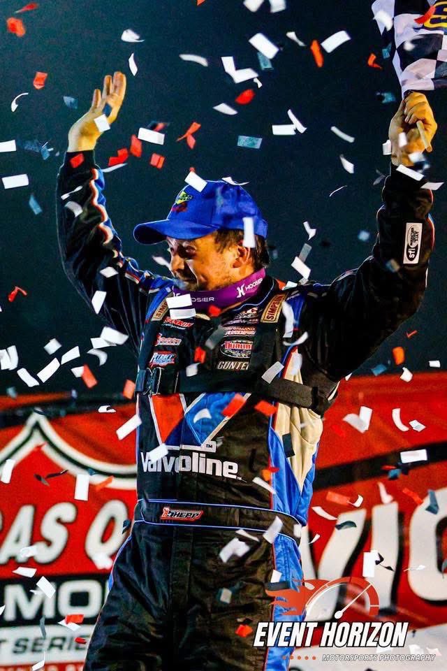 DirtRacingNet's tweet photo. The “Rocket Shepp” Brandon Sheppard takes the lead on lap 13 and will roll around the Fairbury Speedway to go on to pick up the win for the “FALS SPRING SHOOTOUT” winning $30,000 to close out ILLINOIS SPEEDWEEKS.

📸: Event Horizon Photography 
📸: Hubbert Media https://t.co/iRjMNudrSM