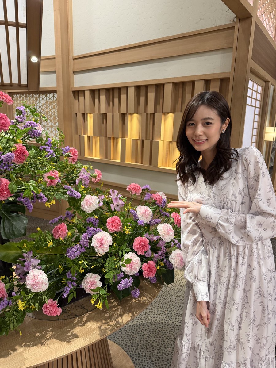misscd2017_SM's tweet photo. 今日は母の日ですね💐
スタジオにカーネーションが〜✨

#母の日 https://t.co/nqkTcfEcZZ