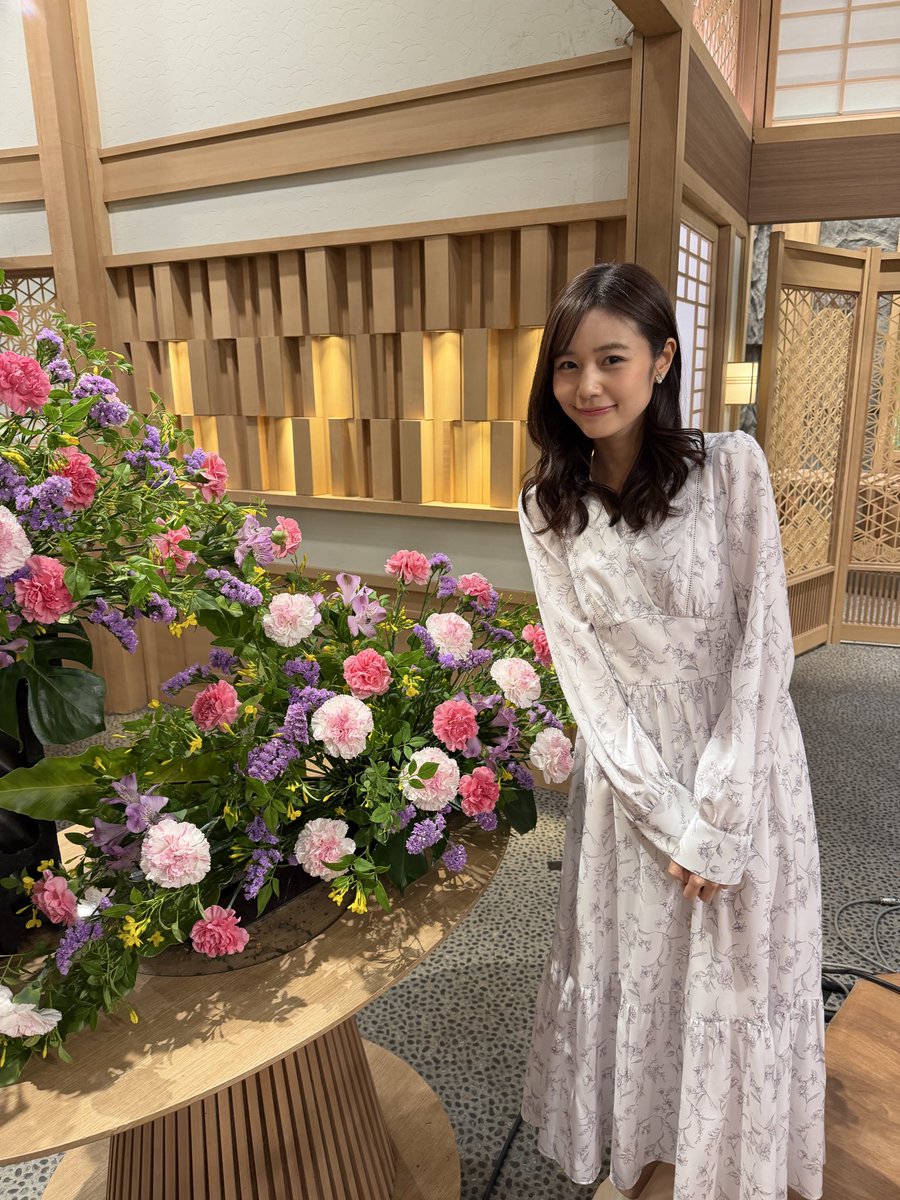 misscd2017_SM's tweet photo. 今日は母の日ですね💐
スタジオにカーネーションが〜✨

#母の日 https://t.co/nqkTcfEcZZ