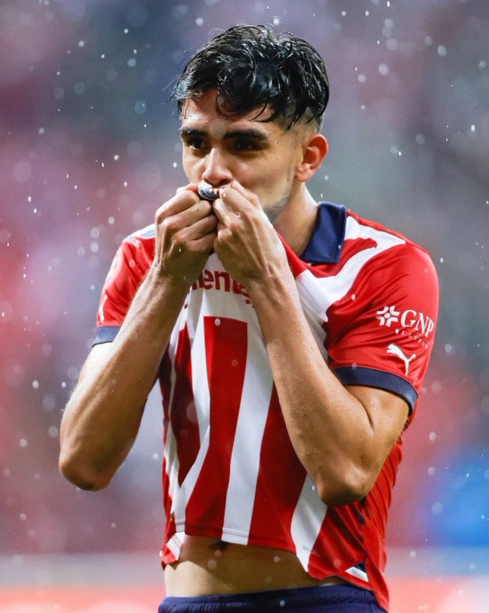 YaelPadillaCruz's tweet photo. Su compromiso estuvo al 200 % desde el primer segundo que portó esta camiseta, cómo no voy a defender con el alma a mi Edin Seco si él se parte la madre por nosotros. Gol y asistencia y a semis. VAMOS PUTA MADRE. https://t.co/38zb4MLYwf