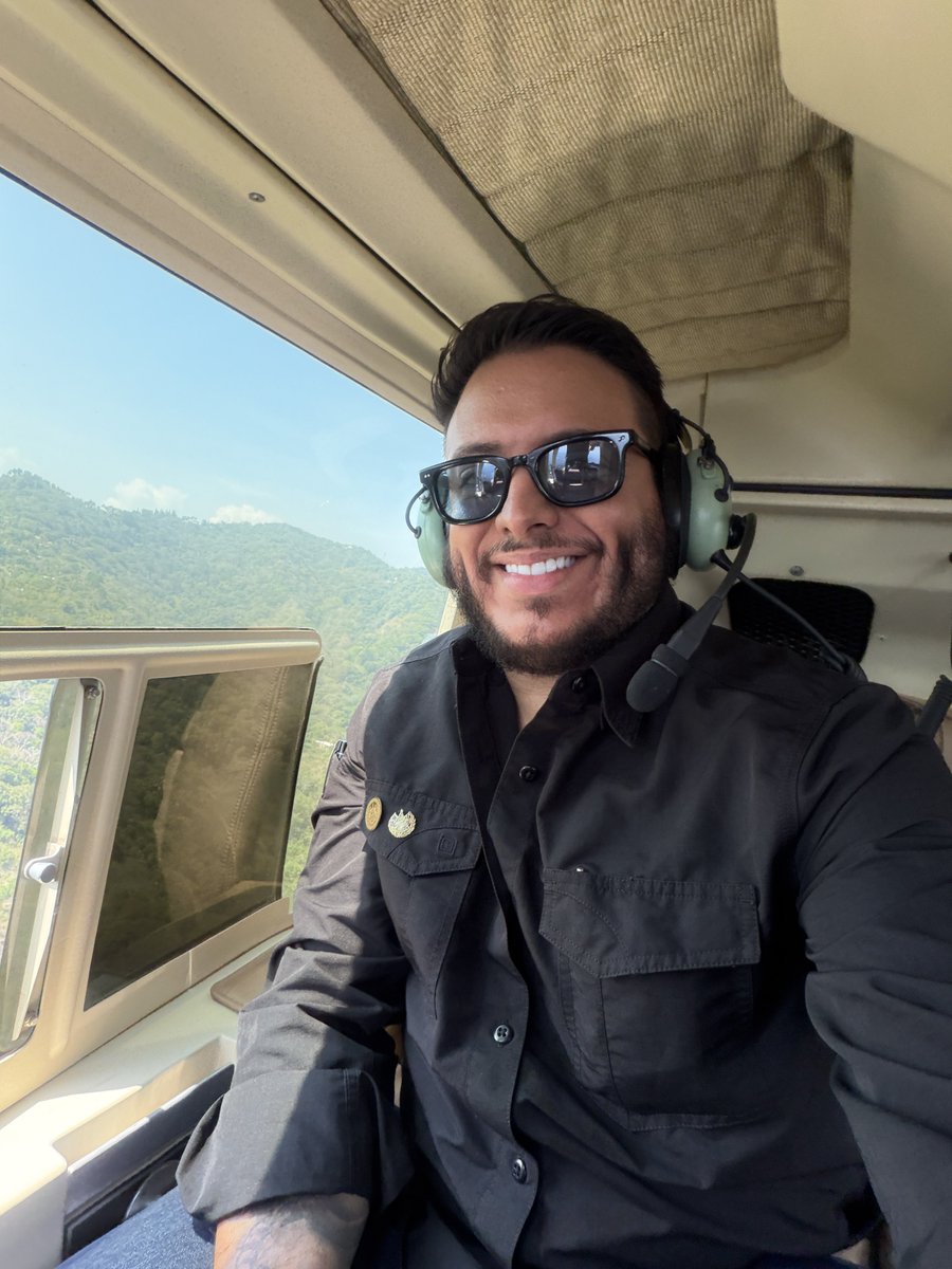 Desde lo alto de El Salvador 🇸🇻 puedo decirles que este país es un paraíso. Una tierra bendita, de gente cálida y trabajadora y del mejor gobierno en la historia de Latinoamérica. Cada día ratifico viviendo en el sabor que el método de Nayib Bukele es simplemente el mejor. 🔥