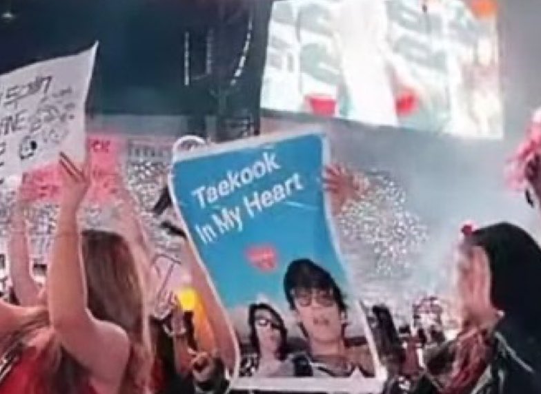 “taekook in my heart” banner 😭😭