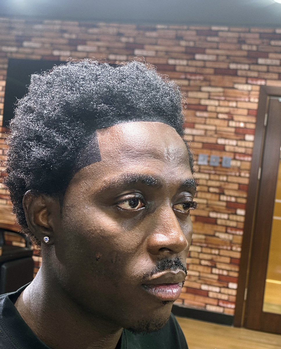 monarchcutzpro's tweet photo. A fresh haircut is the best therapy
@cleverlydey4u 🔥 🙌
#NewHair #HairCut #FreshCut #HairGoals #HairTransformation ShortHairDontCare HairStylist SalonLife https://t.co/vRvKCNRpph