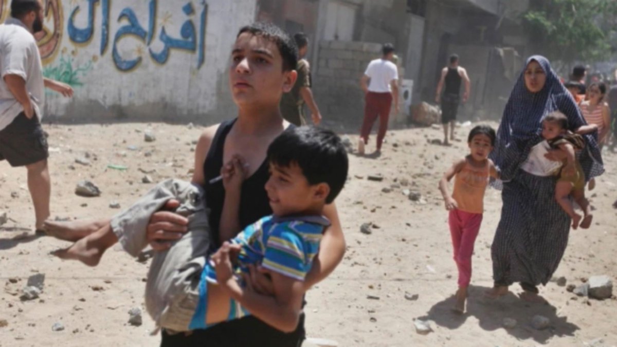 DesperateSalvi1's tweet photo. @GiorgiaMeloni Ma proprio non conosci vergogna. Parli di bambini e di mamme e non hai fatto una beata ceppa per i bambini di Gaza, salvo leccare il culo a Merdanyahu e Trump. https://t.co/FPlLiHJs2s