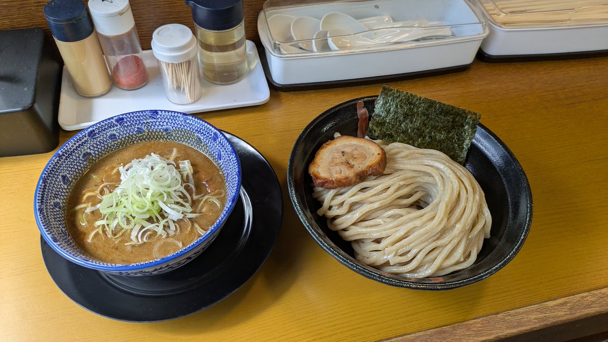 おかまうる tweet media