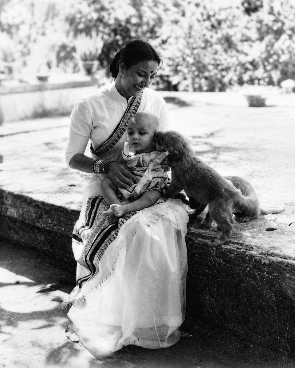 aajtak's tweet photo. मां के नाम Sanjay Dutt का खास पोस्ट, कुछ पुरानी तस्वीरें शेयर कर लिखा: Mumma, I miss you. I wish you were here with me. Your love and blessings are always with me. Love you mom ❤️

#MothersDay #SanjayDutt #Nargis #ATPhotoblog #AajTakSocial https://t.co/aCie1syT1A