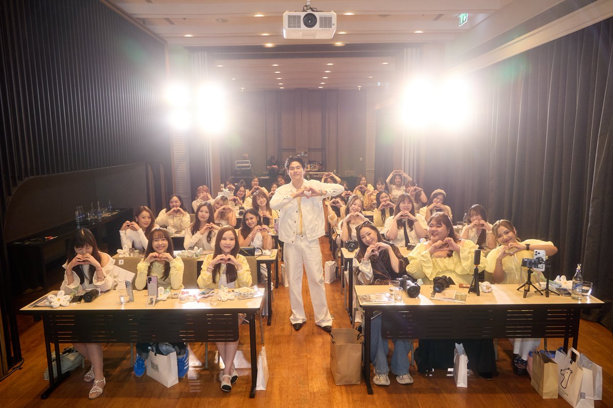 ทางแบรนด์ฯ ขอขอบคุณ🙏<a href="/winny_thanawin/">วินนี่มาแล้วววคับบบ</a> สำหรับกิจกรรม It'S SKIN Beauty: Glow Up with Winny✨(09.05.26) และขอขอบคุณ ทุกๆ ท่านที่ร่วมสนับสนุนกิจกรรมในครั้งนี้ด้วยนะคะ🙏🙂

#ITSSKINxWinny #winynny
#ITSSKIN #ITSSKINThailand
#Power10Effectors #Power10Advanced 
#Power10VC #เซรั่มวิตามินซี