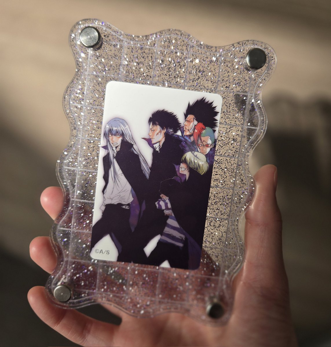 hahatotokoko's tweet photo. うねうねフレーム、フォロワーさんが購入されてるのを見てからずっと欲しくて先日ようやくゲットできました❣️何入れるか悩んだけど色と雰囲気がバッチリなヴァリアーを…🙏 とにかく光に当たった時のキラキラ感が素敵よすぎる！
次はWTキャラも入れたいのでまた購入したいです！
(@sleep_acce)様 https://t.co/1z08qgWt46