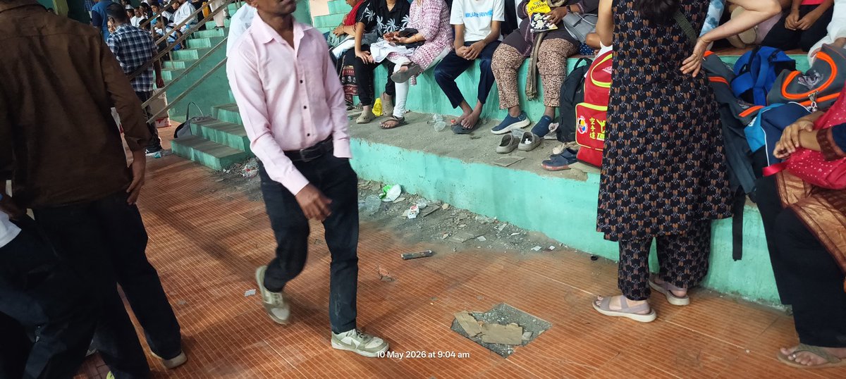 pjugade02's tweet photo. Very bad and pathetic condition of Divisional Sports complx, Nashik. Poor maintenance, unhygienic surroundings and messy facilities. Wer is #SwachhBharat? How can we xpect gud players and athletes to grow in such conditions? Immediate attention needed.
@PMOIndia @mansukhmandviya https://t.co/L5RvtffXFH