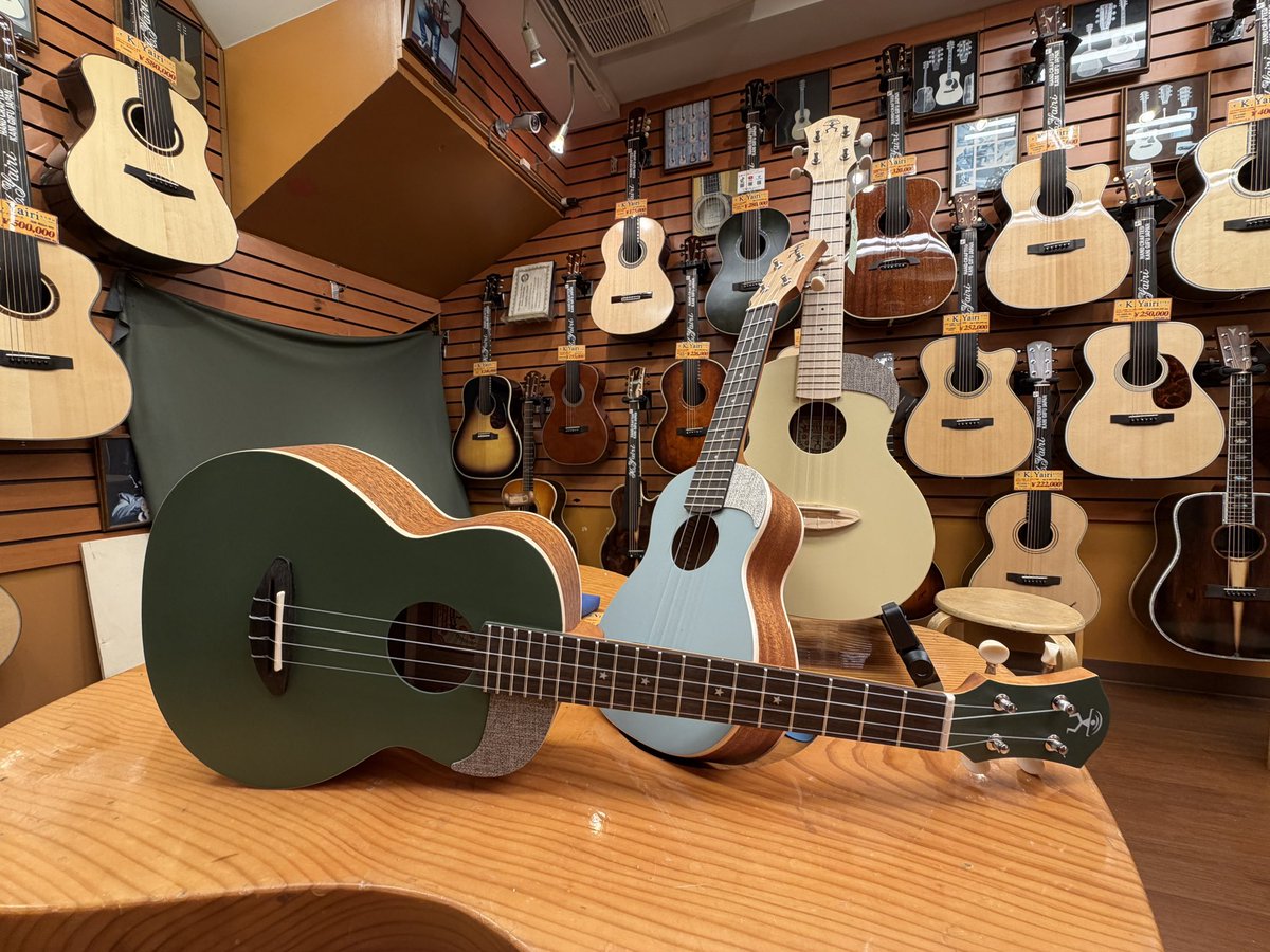 shimo_aco's tweet photo. 久々のウクレレ入荷情報🎵
aNueNueのウクレレが各サイズ入荷してます！(ソプラノ、コンサート、テナー)
カラーリングも超キュートで、どなた様でも使いやすいラインナップになってます！ https://t.co/gGTxKKLxNV