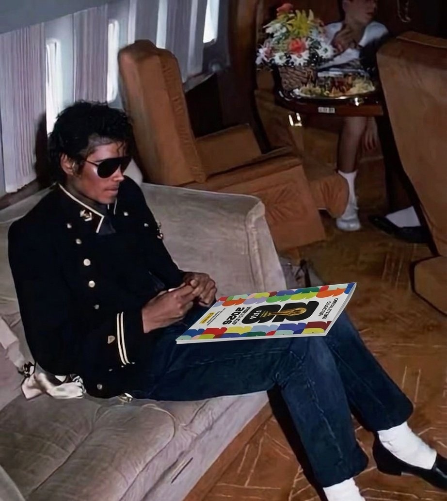 Michael Jackson llenando el álbum del mundial de panini (1987)