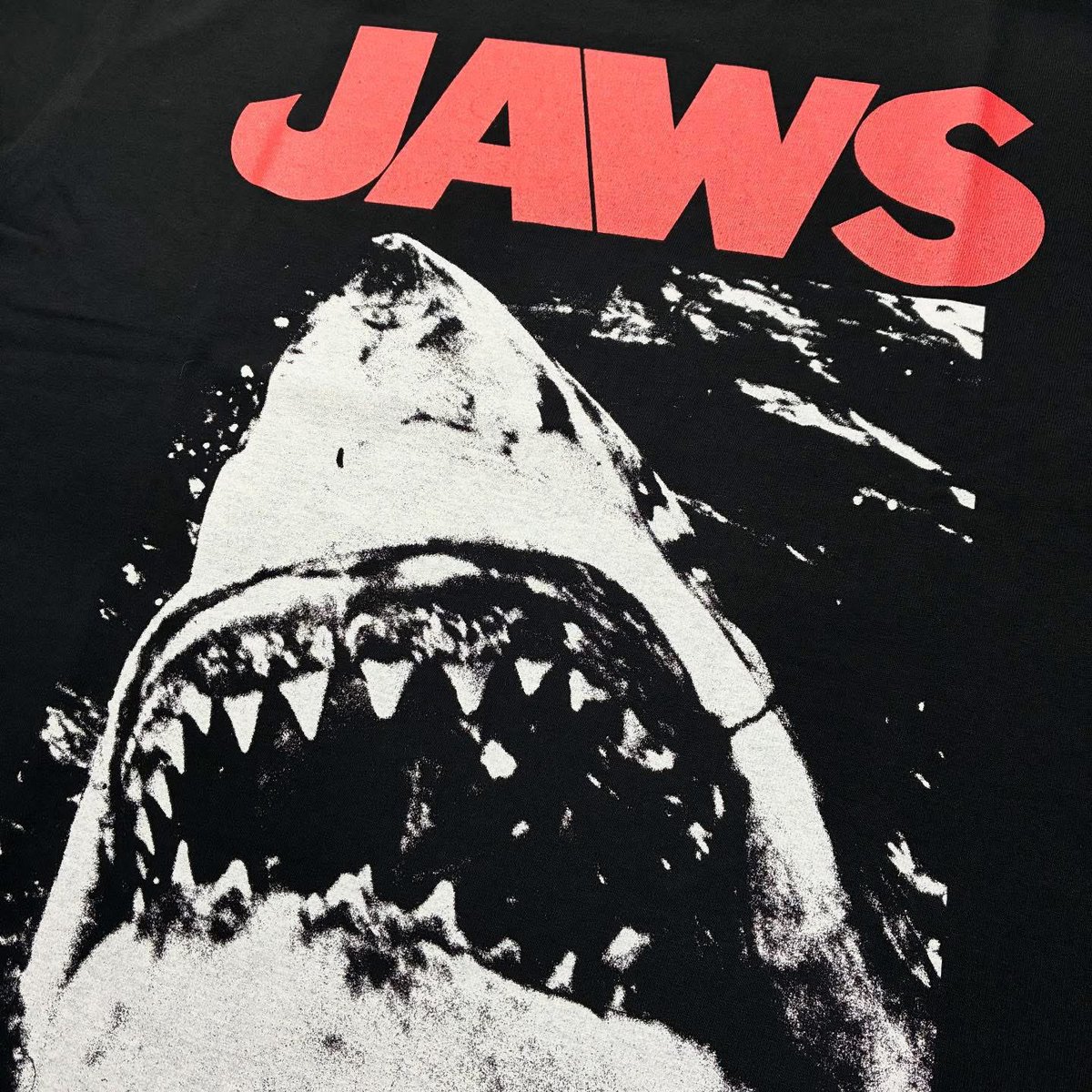 JAWS✖️HARDCC】 ジョーズ アミティアイランド（ORCAブラック）T 平和