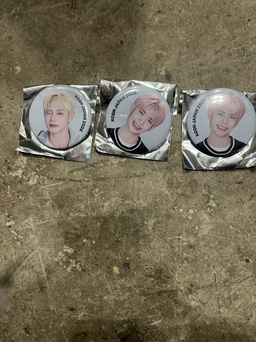 zb_mothya's tweet photo. KCON カプセルトイ ZEROBASEONE ゼベワン 缶バッチ 交換

🌸譲🌸テレ、ジウン

🌸求🌸ハンビン、メテュ、ゴヌク

kcon現地交換 〉 郵送 https://t.co/0vLT8nGpyK